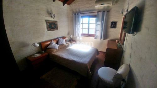 Imagen 10 de 28 de Hermosa Casa En Zona Residencial Cerca De Colegios. 3 Dormitorios. 2 Baños.