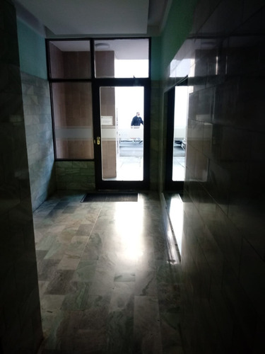 Imagen 4 de 13 de Dto De 2 Ambientes 5 Piso Cta Frente Excelente Lugar.consult