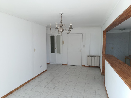 Alquiler Por 1 Año Departamento Microcéntrico Con Vista Al Lago, 2 Dormitorios, Bariloche: $ 1.000.000 + Servicios