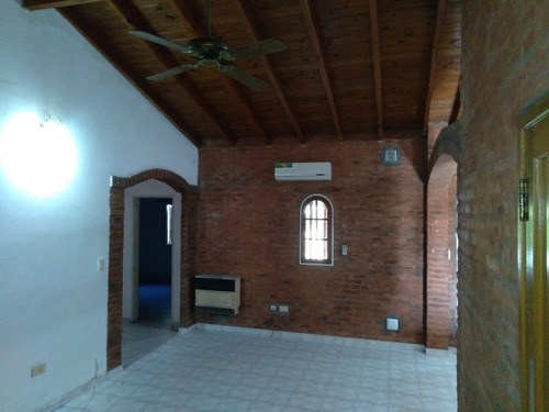 Venta Chalet En Marcos Paz Sobre Calle Sarmiento Imbatible Todos Los Servicios