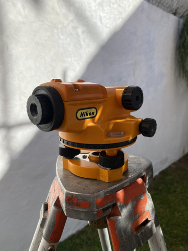 Nivel Nikon Ax-1 Automático Con Tripié Gratis (Usado)