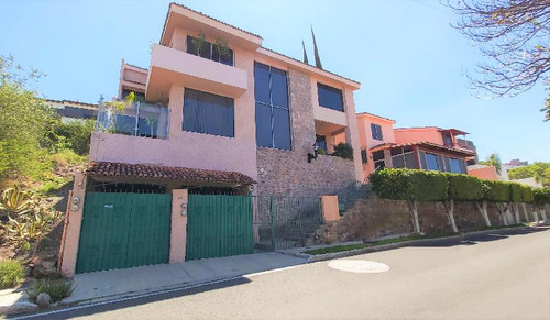 Casa En Venta En Loma Dorada Dentro De Condominio Tranquilo Con Alberca