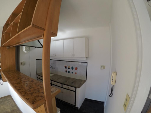 Apartamento Un Dormitorio Al Frente, Luminoso, Impecable,