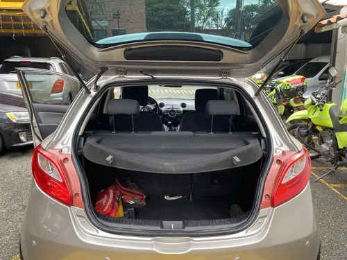 Mazda 2 1.5 15hm8 2010