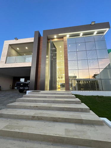 Sky Group Vende Casa En La Urbanización Terrazas Del Country. Vic-037