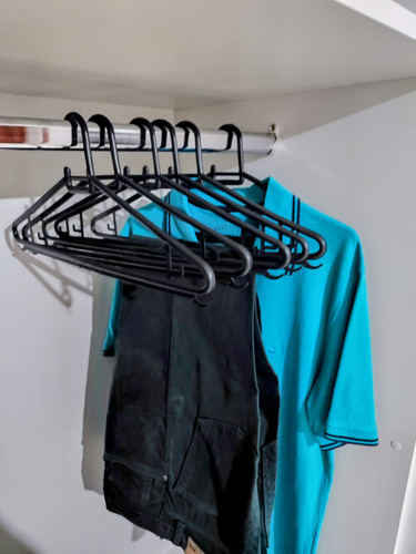 Cabide Adulto 100 Unidades Preto Resistente Da Reibrink