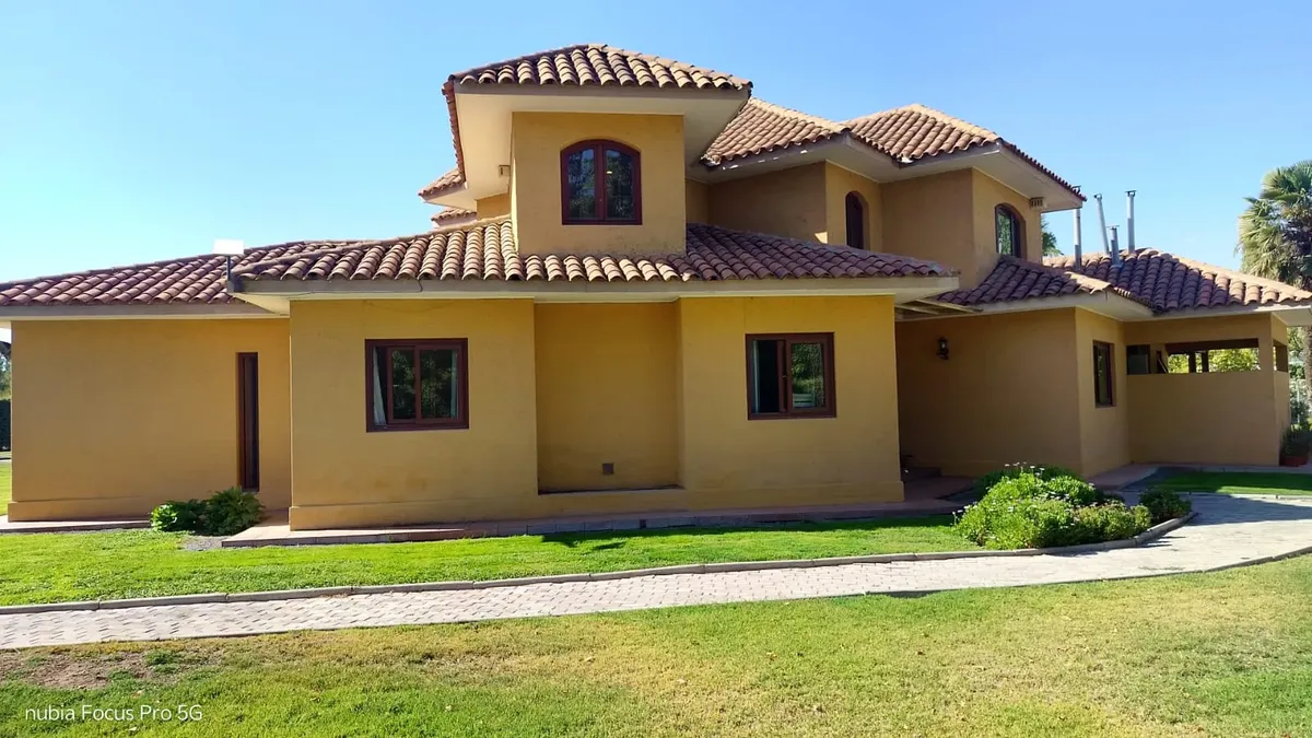 Imagen 3 de 22 de Vende Casa 3800/263 Mt2+45mt2 Quincho,6 Hab/5 B Piscina