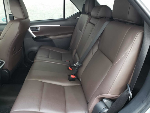 Imagen 11 de 14 de Toyota Sw4 2016 2.8 Srx 177cv 4x4 7as At