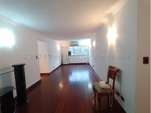 Apartamento Remodelado En Residencias Las Trinitarias - Santa Fe - Caracas 24-17775 Mvg 