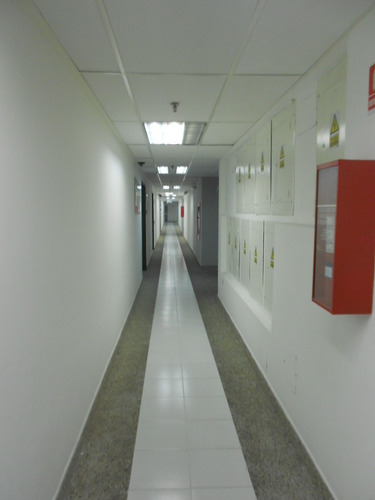 Vendo Oficina De 125 M2. Edificio Gerencial Quorum, Los Ruices.