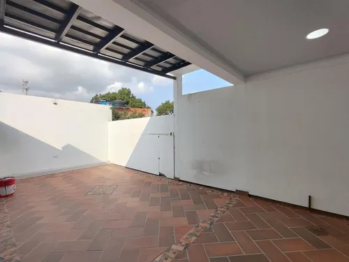 Casa-local En Arriendo En Patio Centro. Cod A24474