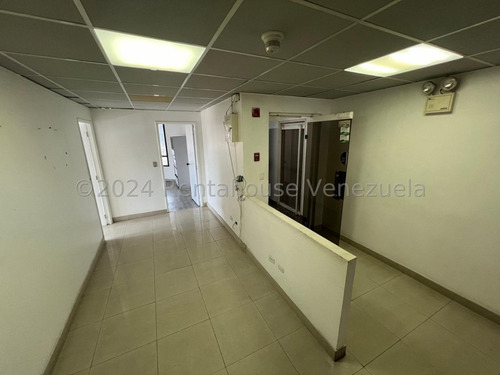 Oficina En Alquiler En Las Mercedes. Sw Mls #25-4418