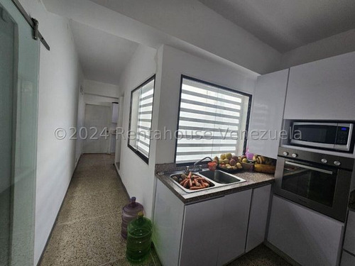 Daniela Linarez Vende Apartamentos Completamente Remodelado Con Amplios Espacios En El Centro Oeste De Barquisimeto Con Acabados Modernos Y Todos Los Servicios Basicos