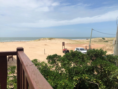 Imagen 3 de 15 de Alquiler Casa En Punta Del Diablo Amplio Terreno Sobre El Mar