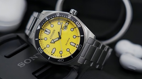 Reloj Citizen AW176081z Eco-drive Sports para hombre, 43 mm, correa, color plateado y bisel, color negro, color de fondo amarillo