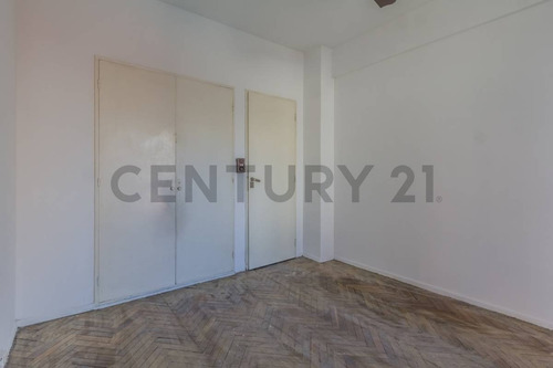 Imagen 17 de 30 de Venta Departamento 4 Ambientes Grandes Balcón Balvanera