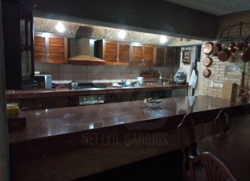 Se Vende Interesante Casa En Parte Alta De La Florida Con 4 Amplios Apartamentos