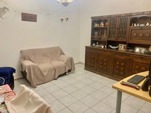 Casa Con Potencial En Palermo. 3 O 4 Dormitorios. Garaje.