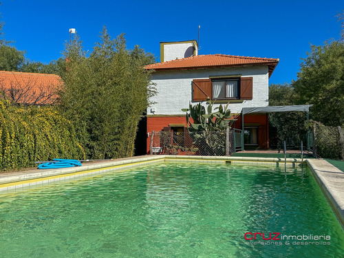 Chalet De 102m2 Con Piscina En Barranca Colorada