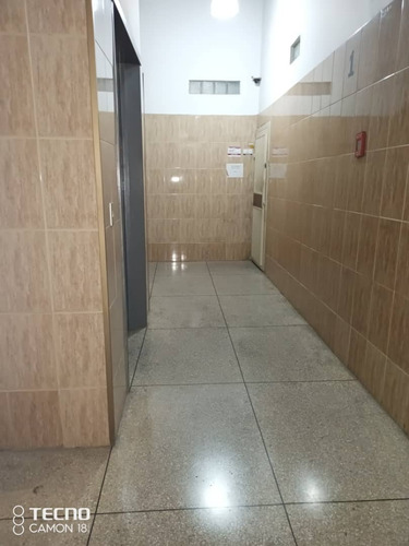 Imagen 12 de 27 de Alquiler De Planta Comercial En Edificio Boleita Sur