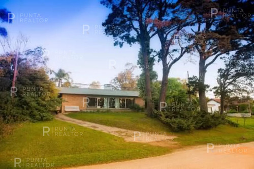 Casa En Venta En Playa Mansa, Punta Del Este, Uruguay 