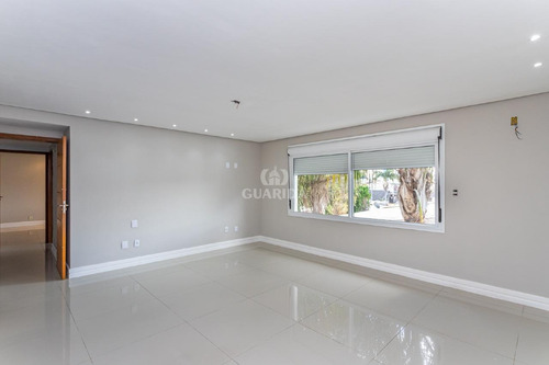 Imagem 17 de 30 de Casa Comercial Para Aluguel, 3 Quartos, 4 Vagas, Tres Figueiras - Porto Alegre/rs - 11002
