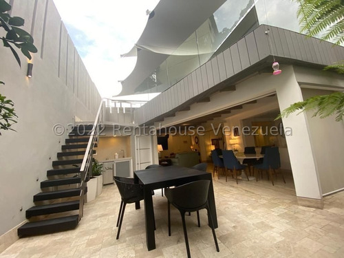 Espectacular Casa Quinta Totalmente Remodelada Con Acabados Impecables En Venta Santa Eduvigis Caracas 23-28358