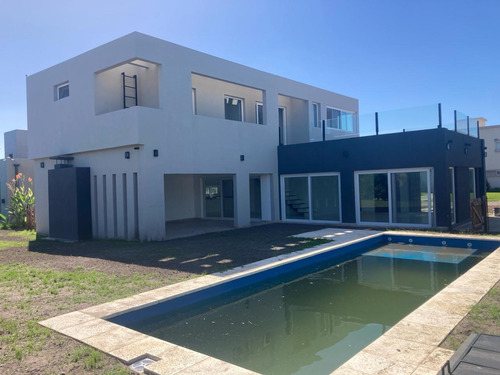 Casa En Venta En Barrio Privado Los Talas Canning