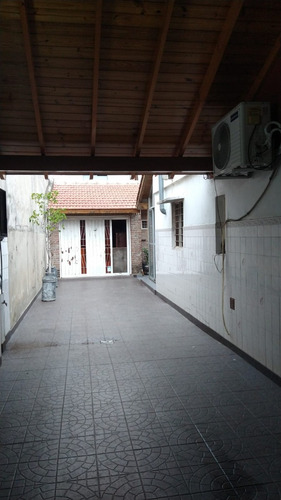 Casa Ubicada En Isidro Casanova, Partido De La Matanza, Excelente Ubicación.