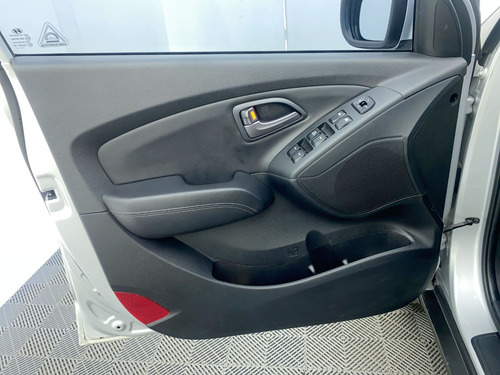 Imagen 14 de 25 de Hyundai Tucson Ix35 Gl 2.0 Mecanico
