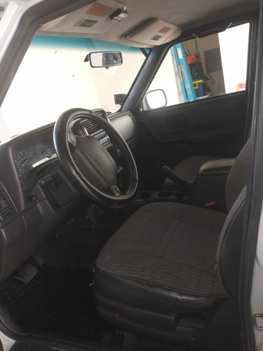 Imagen 5 de 15 de Jeep Cherokee Sport 4x4 4.0l