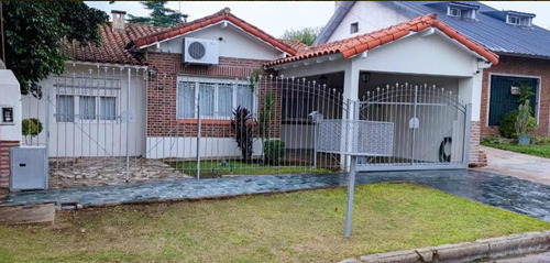 Venta Casa De 5 Ambientes Con Fondo En Ituzaingo