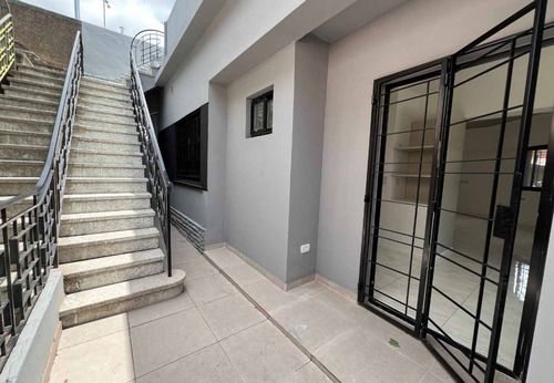 Casa 3 Amb Reciclada Con Terraza Y Quincho-permuta