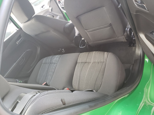 Imagen 4 de 7 de Chevrolet Sonic 2016 Verde