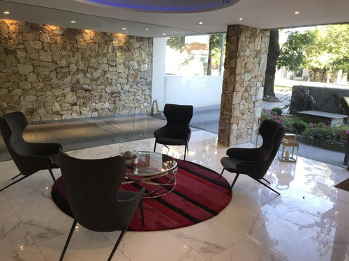 Monoambiente De Categoría Con Patio - Pocitos