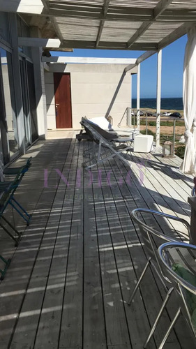 Punta Piedras En Venta, Excepcional Propiedad Construida Por El Arquitecto Martin Gomez.