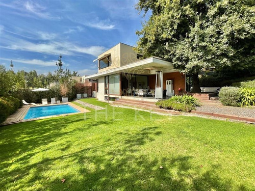 Casa En Venta De 4 Dormitorios En La Reina