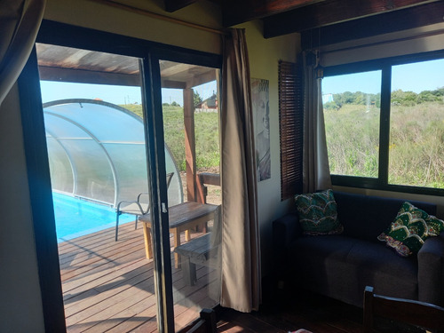 Alquiler De Casa Con Piscina Climatizada Todo El Año Y Cerrada. Casa Con Parrillero Techado, Wi-fi, Directv, Cochera, Ropa De Cama Y Toallas. Ubicada En Marco De Los Reyes, Ámbito De Villa Serrana.