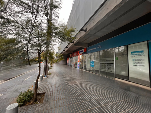 Planta Libre En Nuevo Strip Center, Metro Hospitales