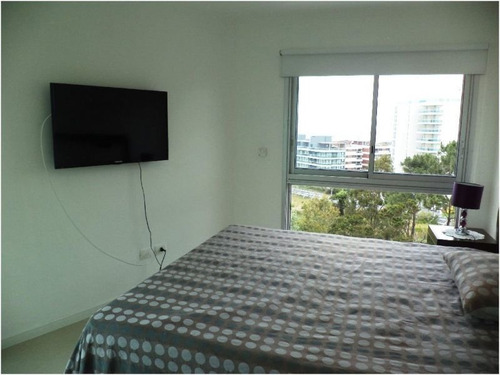 Venta De Apartamento 3 Dormitorios, En Playa Brava