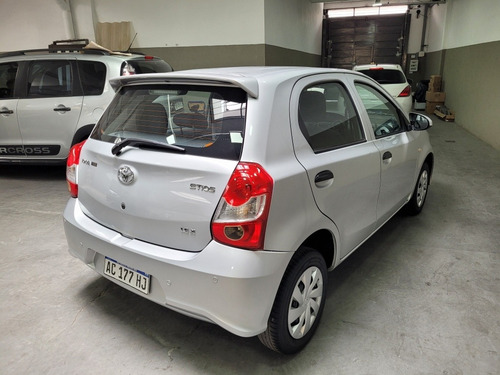 Imagen 7 de 18 de Toyota Etios 2017 1.5 X Famaautos