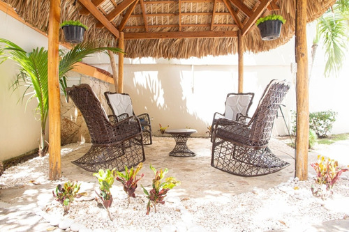 Imagen 14 de 30 de Exquisita Casa En Bávaro Con Piscina Y Amueblada