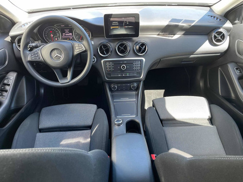 Imagen 9 de 11 de Mercedes-benz Clase A 2016 1.6 200 Cgi Style Mt