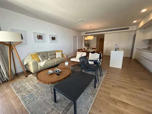 Apartamento Premium Frente A Playa Brava En Punta Del Este, Disponible En Alquiler