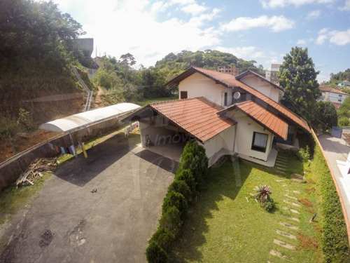 Casa Com 3 Dormitórios Sendo 1 Suíte, Em Rua Tranquila E Sem Saída, No Bairro Itoupava Norte. Terreno Com Área Total De 3.696,54m². - 3577326v