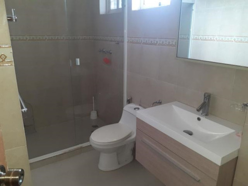 Imagen 13 de 30 de Casa En Venta En Ciudad Roca Barquisimeto, Cocina Equipada, Parque Infantil, Gimnasio Operativo, Cod 22-5117, Inf 04245943684, J20