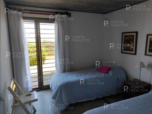 Imagen 21 de 30 de Importante Casa En Alquiler, Con Pileta, Vista Al Mar Y Muy Bien Ubicada El Chorro, Manantiales, Uruguay