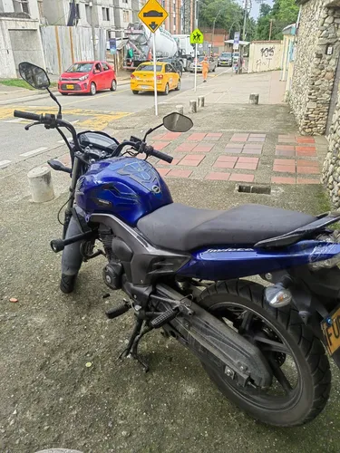 Honda Invicta 2017