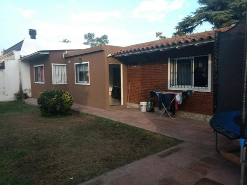 Casa En Venta Varios Ambiente - Castelar Norte Residencial