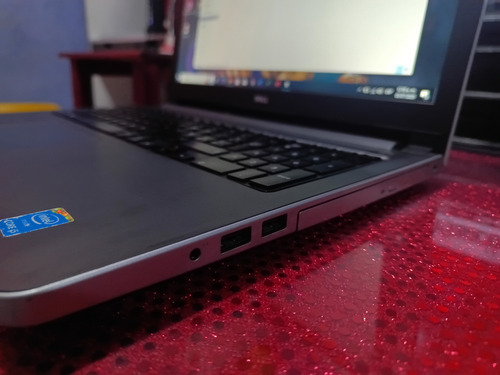 Dell Laptop Ultrabook 5558 Intel Core I5, 8gb Ram, 250gb Ssd Plateado (Usado)